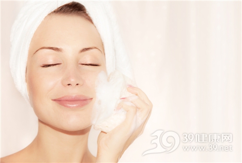 油性肌肤的夏季美白方法(图1) 油性肌肤的夏季美白方法(图1)