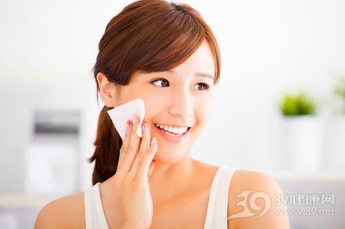 维C美白外用好还是内服好？(图1)