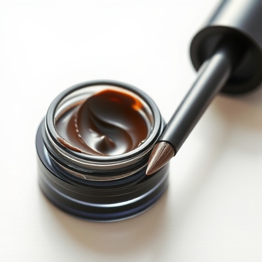 眼线笔眼线胶笔哪个好？2026年实测对比：不晕不脱的选择逻辑(图1)