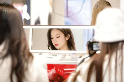 没想到，皮肤主任最推荐的补水方法竟然是这个 - 芸彩彩美妆咨询